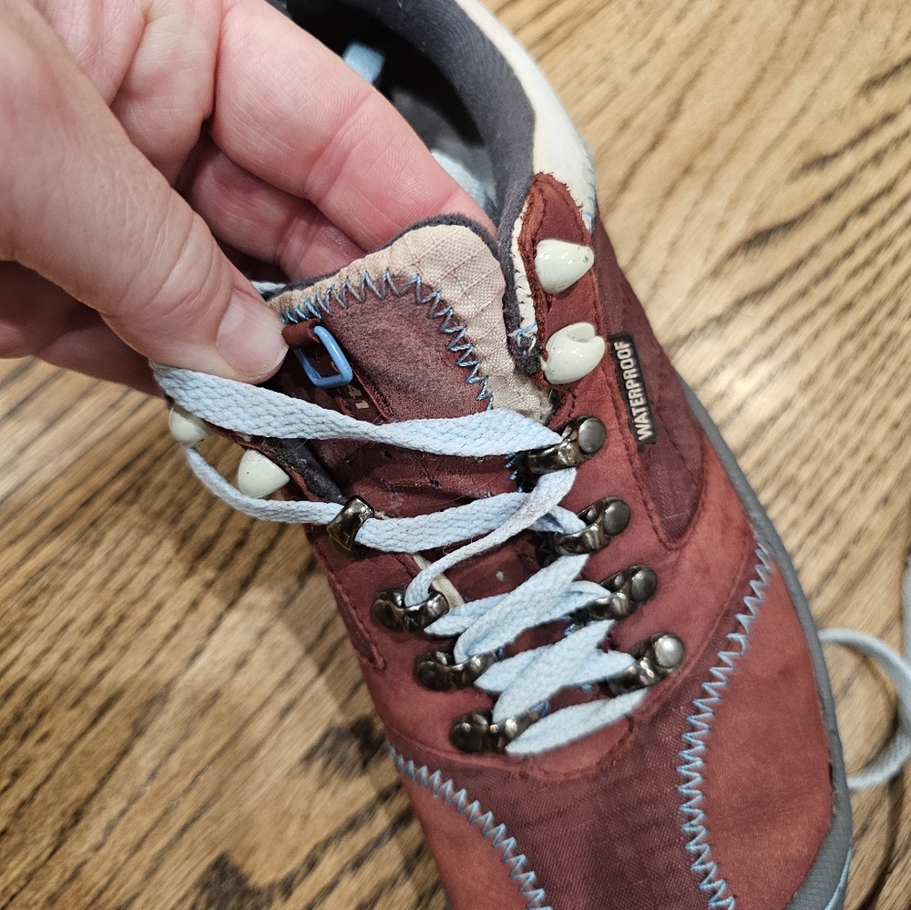 J-41 Jeep Engineered Traction Sole Women's Burgundy and Blue Sneakers - Picture 8 of 9